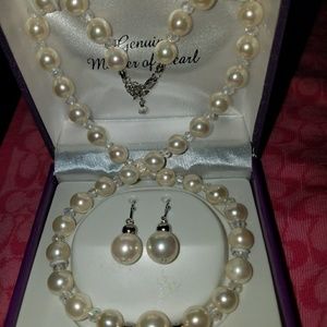 brand new pearl necklace